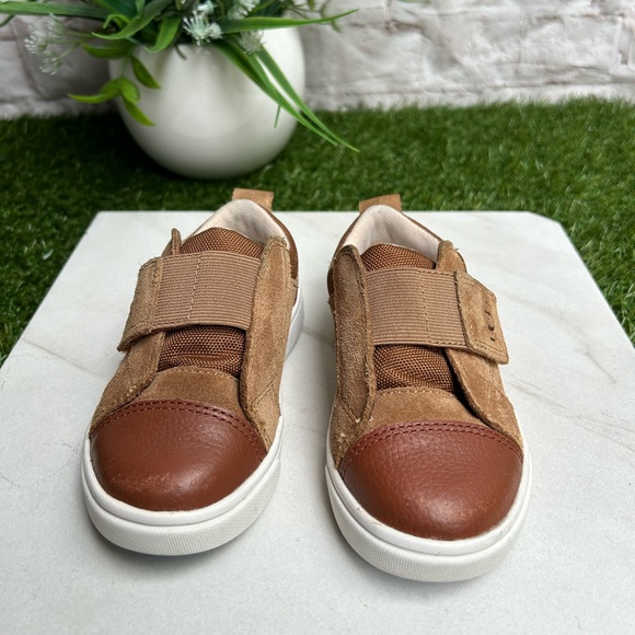 UGG RENNON LOW-CHESTNUT size 7 gently used - Picture 10 of 16